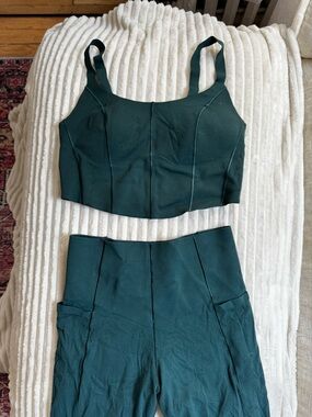 Aerie Offline Forest Green Two-Piece Crop Top and High-Waist Leggings Set